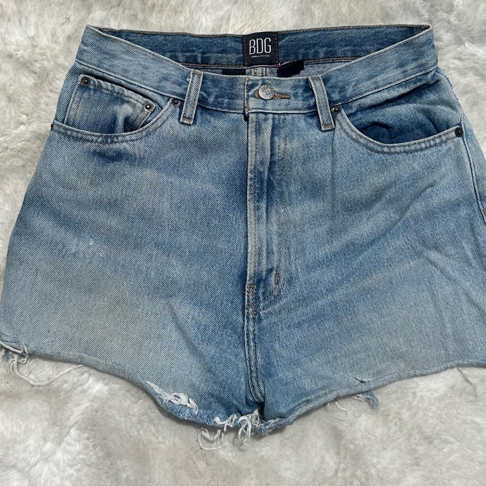 High rise Girlfriend UO shorts 🌞